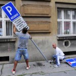 Demontáž dopravných značiek na Hrnčiarskej ulici