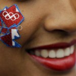 Logo olympiády na líci modelky