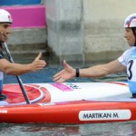 Martikán gratuluje svojmu veľkému rivalovi Tonymu Estanguetovi k víťazstvu