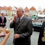 Ako inak, privítanie chlebom a soľou