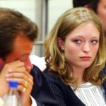 Obeť pedofila Marca Dutrouxa Sabine Dardennová sa pozerá na svojho obhajcu