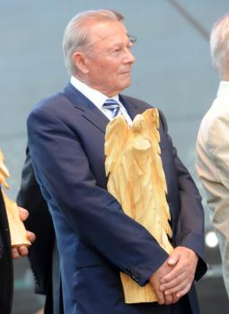 Na snímke ocenený bývalý slovenský prezident Rudolf Schuster