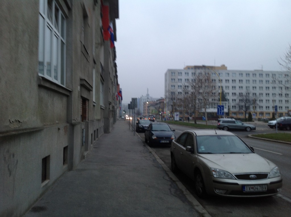 Slovenské štátne vlajky opäť zaviali v prvorepublikových držiakoch na Letnej ulici v Košiciach