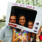Fotostena Arcidiecéznej charity Košice a mladí účastníci