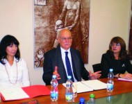 Na snímke zľava predsedníčka Zväzu Rusov na Slovensku Marina Halajiová, veľvyslanec Ruska na Slovensku Alexej Fedotov, prvá tajomníčka veľvyslanectva Natália Mareevová