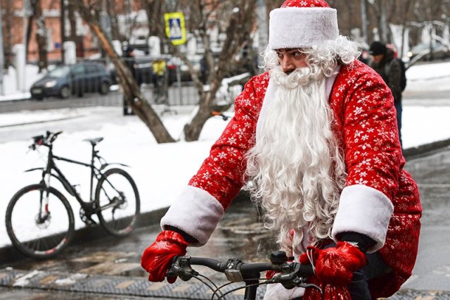 V sobotu v ruskej metropole sa uskutočnil Prvý zimný bicyklový sprievod