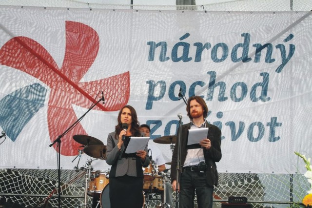 Na archívnej snímke Marek Michalčík a Monika Rimarčíková počas manitestu Národného pochodu za život