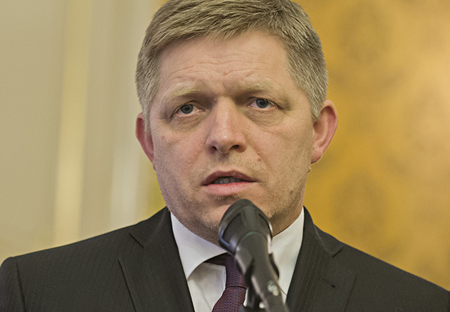 predseda SMER-SD Robert Fico brífing