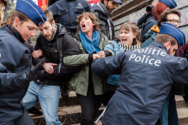 zadržané osoby policajti islamofóbia demonštrácia