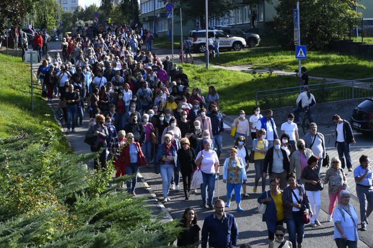 pochod, ľudia, Poprad, nemocnica