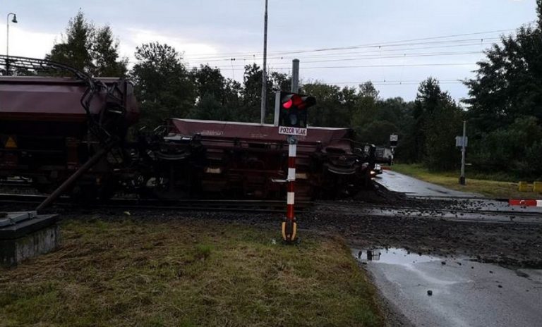 Pri Veľkých Levároch sa vykoľajil nákladný vlak