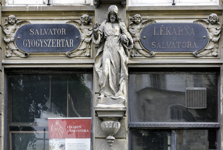 historická budova Panská Lekáreň u Salvátora