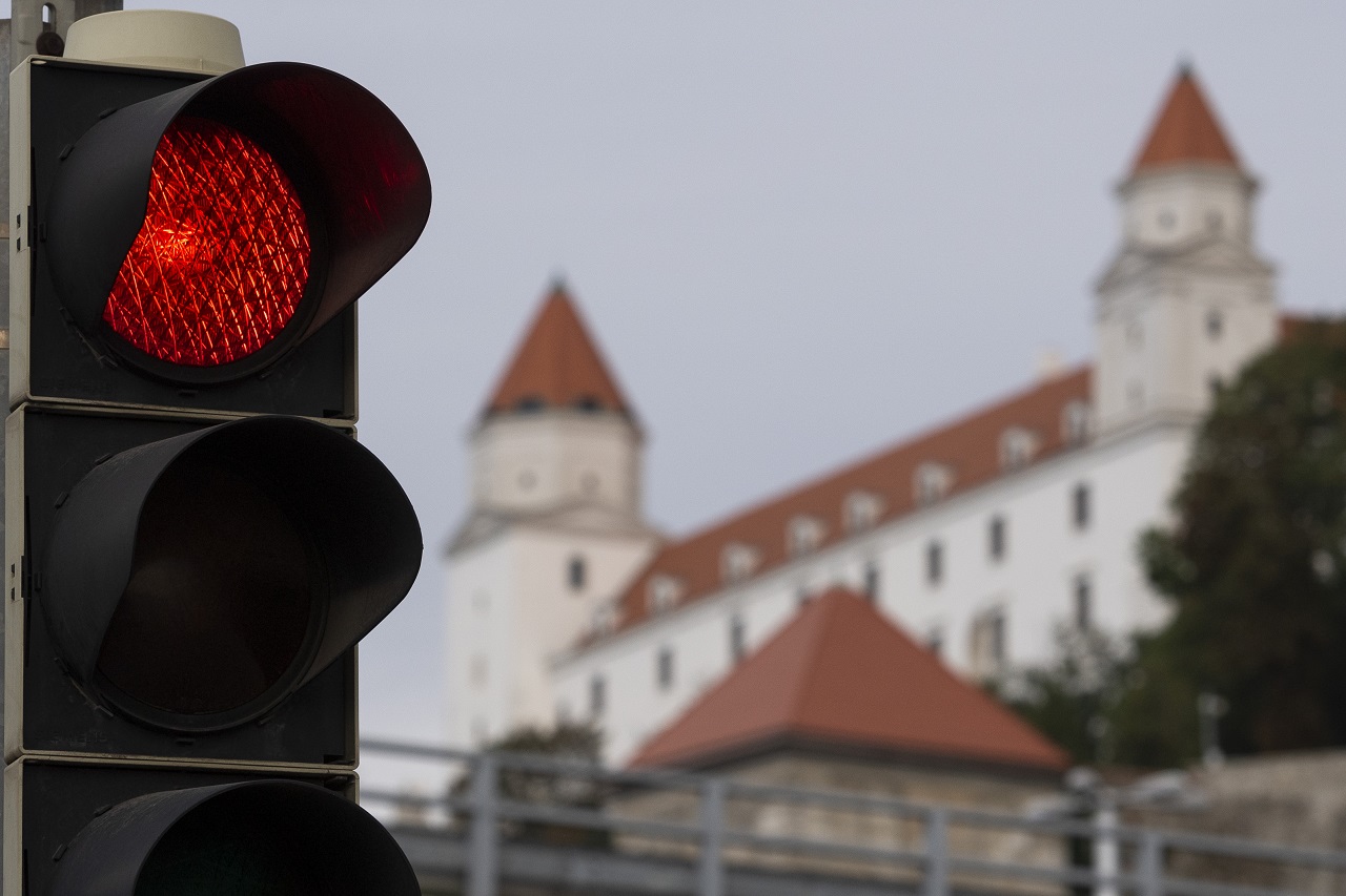 v pozadí Bratislavský hrad 