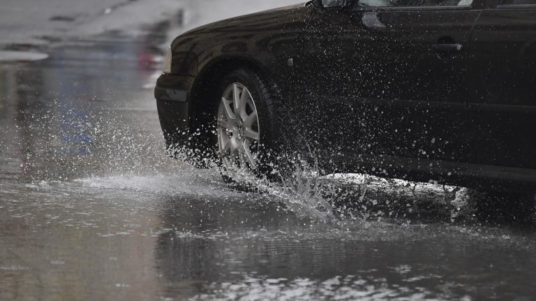 dážď pršať mláka auto