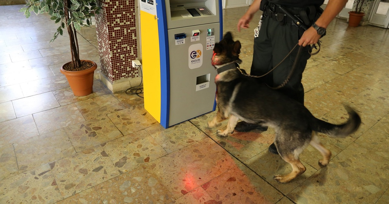 Polícia prehľadáva pre nahlásenú bombu budovy súdov 