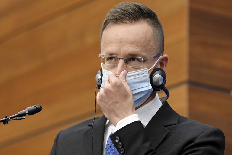 Peter Szijjarto, madarsko