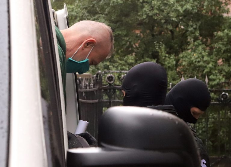 Začal sa proces s 10 členmi drogového gangu zo Serede