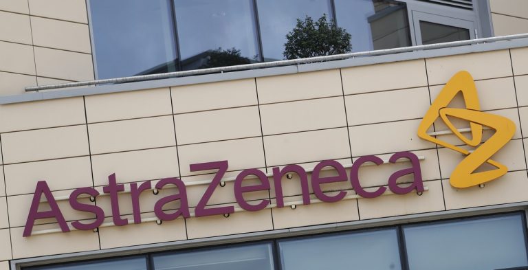 AstraZeneca, úmrtie, testovanie, vakcína
