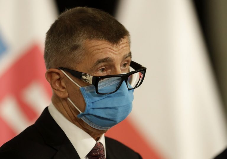 Andrej Babiš, Ćesko, premiér, sankcie
