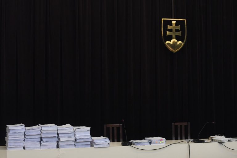 novinári, informácie, informačné embargo