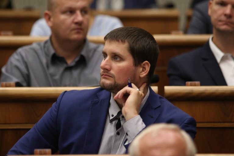 Martin Beluský, poslanec, asistenti, previerky