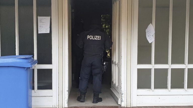 žena, Nemecko, polícia, oslobodenie