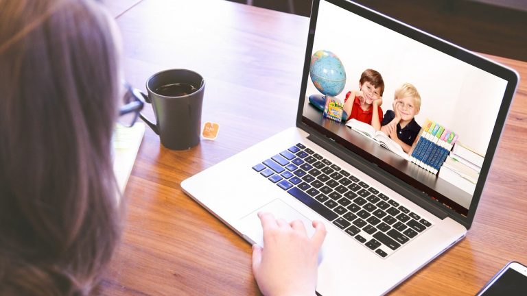 dištančné vzdelávia škola online internet úlohy žiak
