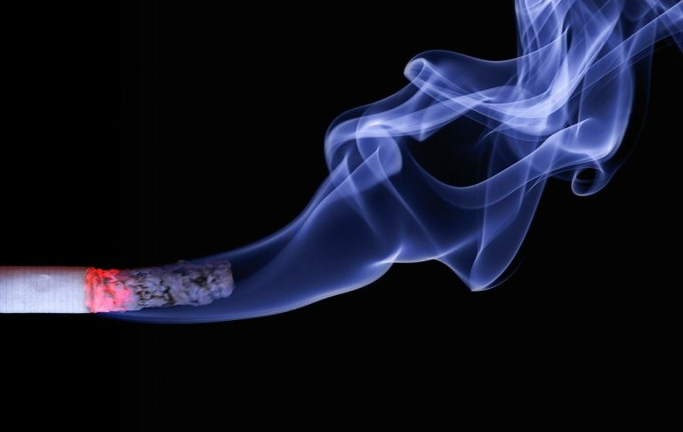 cigareta fajčiť fajčenie