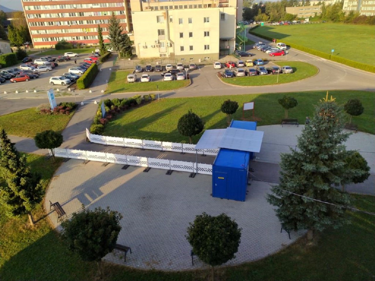 Mobilné odberové miesto stavebne upravili
