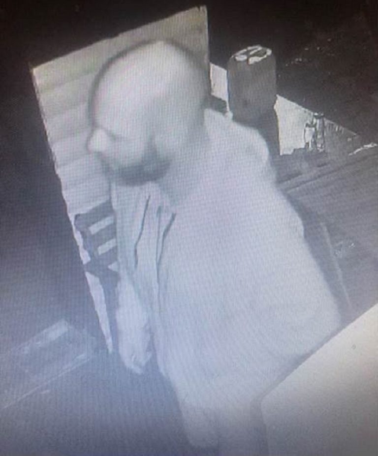 Polícia v Bratislave pátra po mužovi, odcudziť mal peniaze i tablety