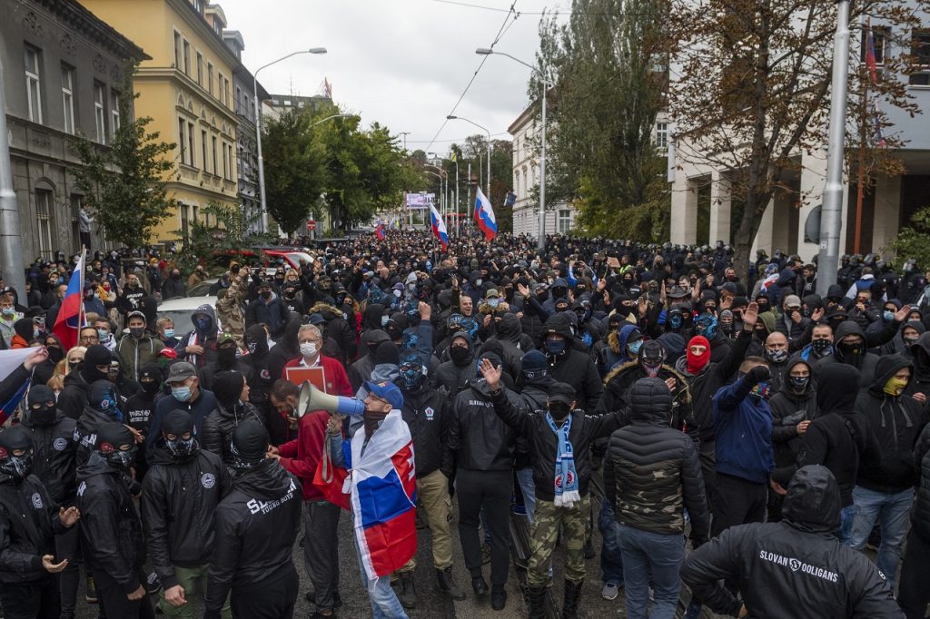 protestujúci