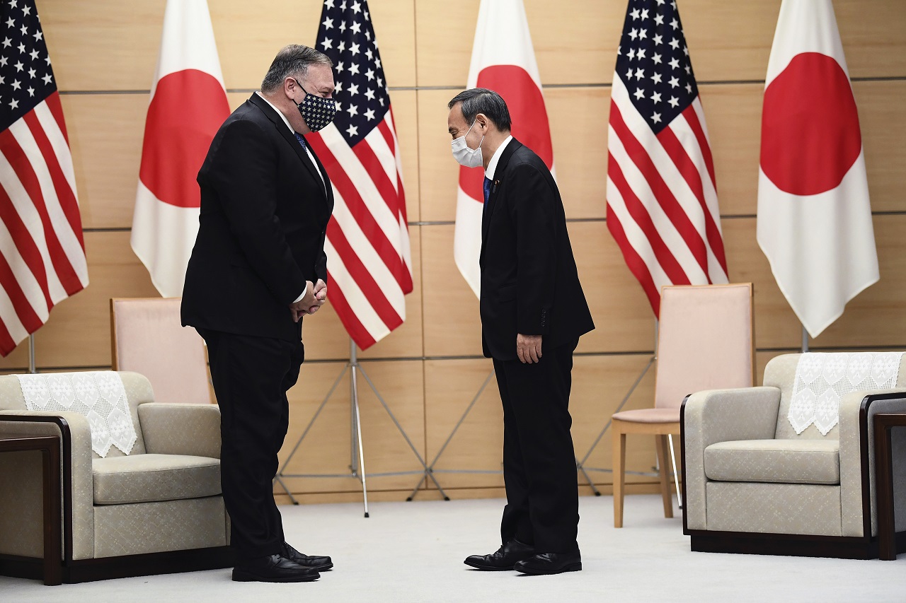 Mike Pompeo, Jošihide Suga privítanie