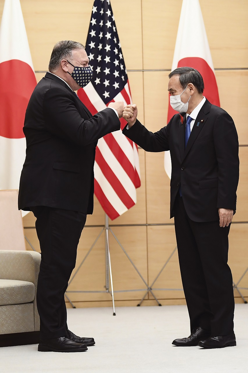 Mike Pompeo, Jošihide Suga privítanie