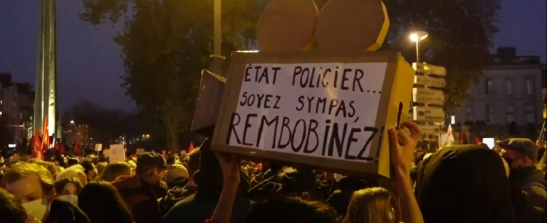 ľudia vyšli na protest proti globálnej bezpečnosti