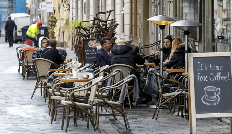 letná terasa zákazníci reštaurácia opatrenia gastro korona covid