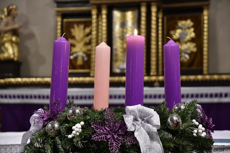 adventný veniec prvá adventná sviečka