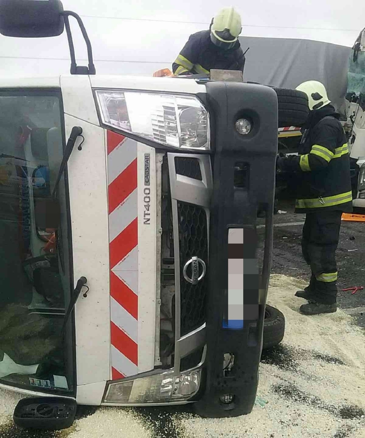 Úsek diaľnice D2 v smere do Bratislavy pre vážnu nehodu uzavreli