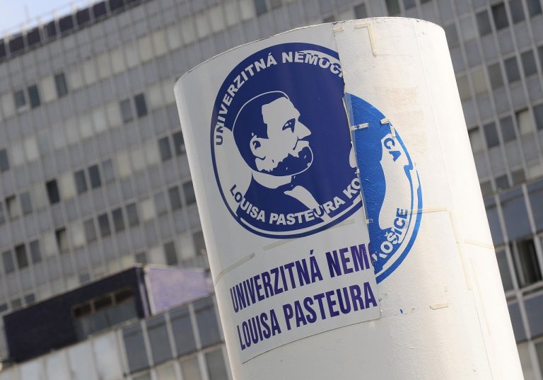 logo, Univerzitná nemocnica L. Pasteura