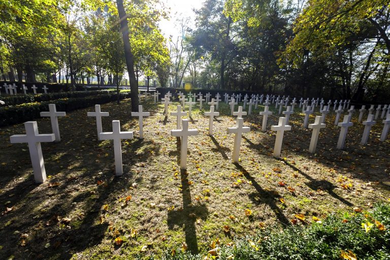 Pietna spomienka Petržalského okrášľovacieho spolku na vojakov Veľkej vojny