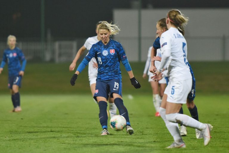 Slovensky vo futbale