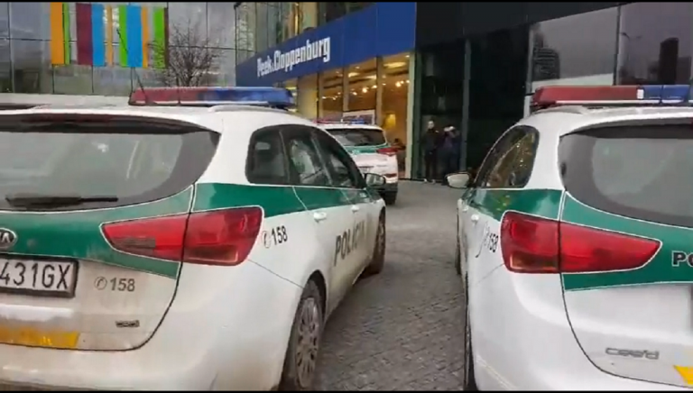 Policajti preverujú bombovú hrozbu v bratislavskom nákupnom centre