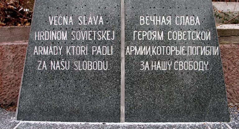 Na Slovensku postavili pamätník s menami viac ako 11-tisíc sovietskych vojakov