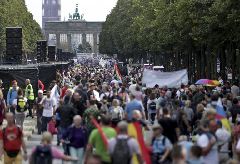 Protest proti pandemickým obmedzeniam v Berlíne