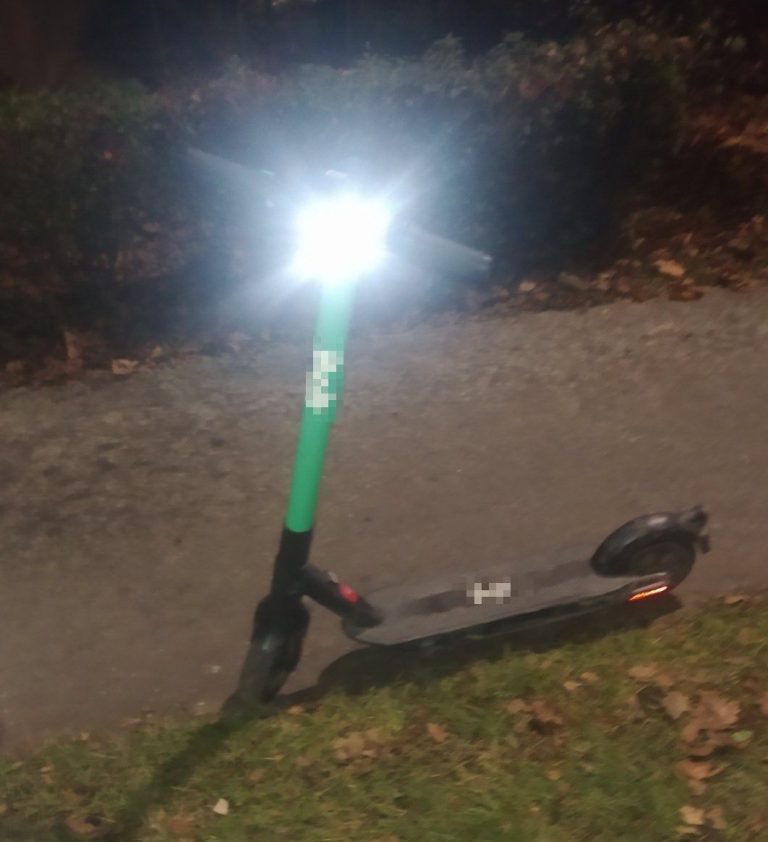 opitý na kolobežke