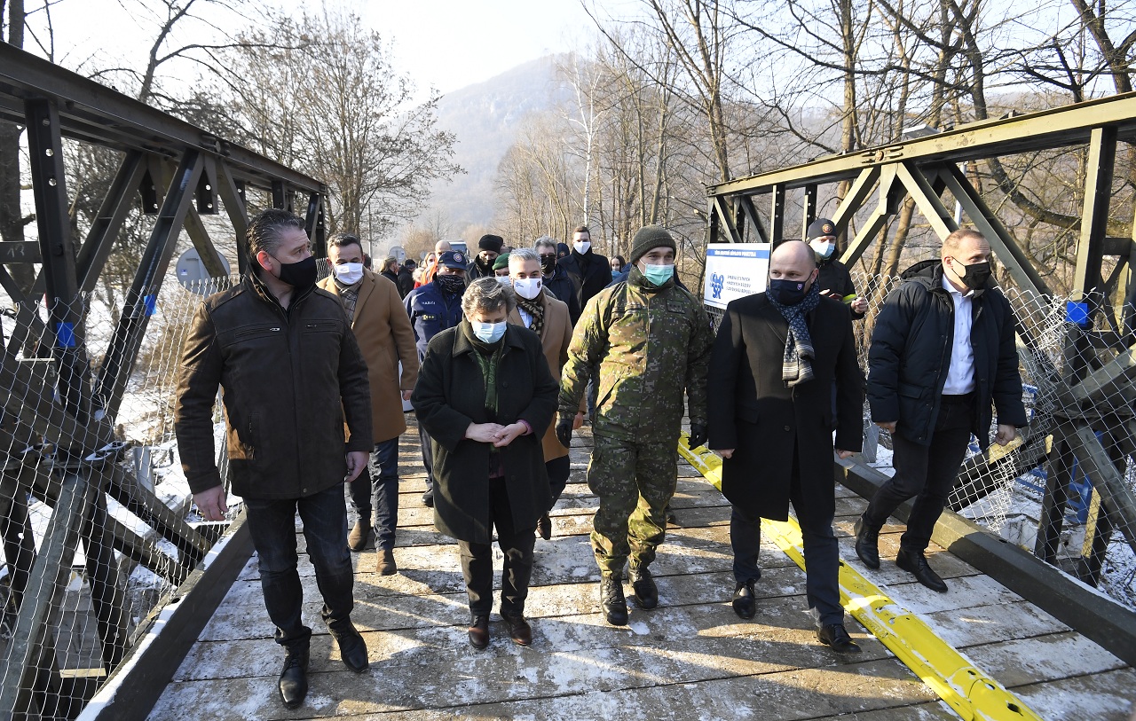 dočasné premostenie rieky Hornád medzi Kysakom a Veľkou Lodinou