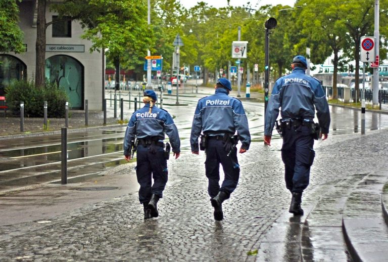 policajti, polizei