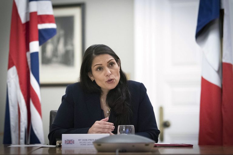 britská ministerka vnútra Priti Patelová