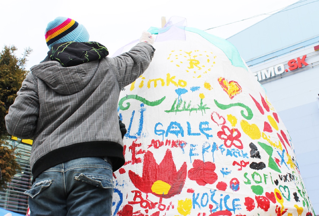 gigantická kraslica na Terase