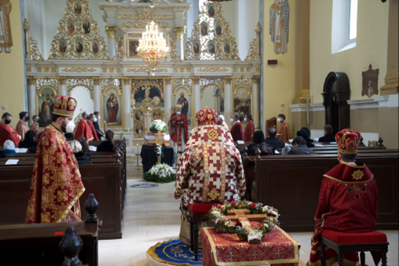 Pohrebné obrady za účasti arcibiskupa Cyrila Vasiľa SJ, 