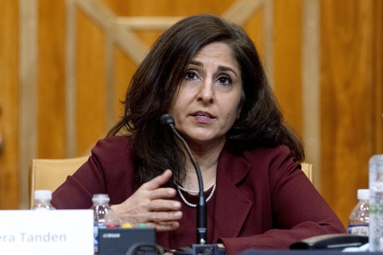 Neera Tandenová